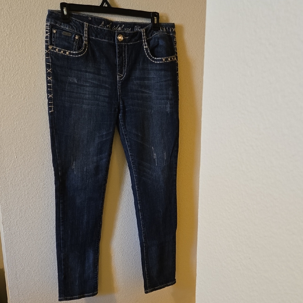 LA Idol Jeans. Stylish Dark Blue Jeans with Contrast Stitching And Gems
